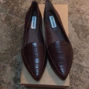 Steve Madden burgundy croco Flats